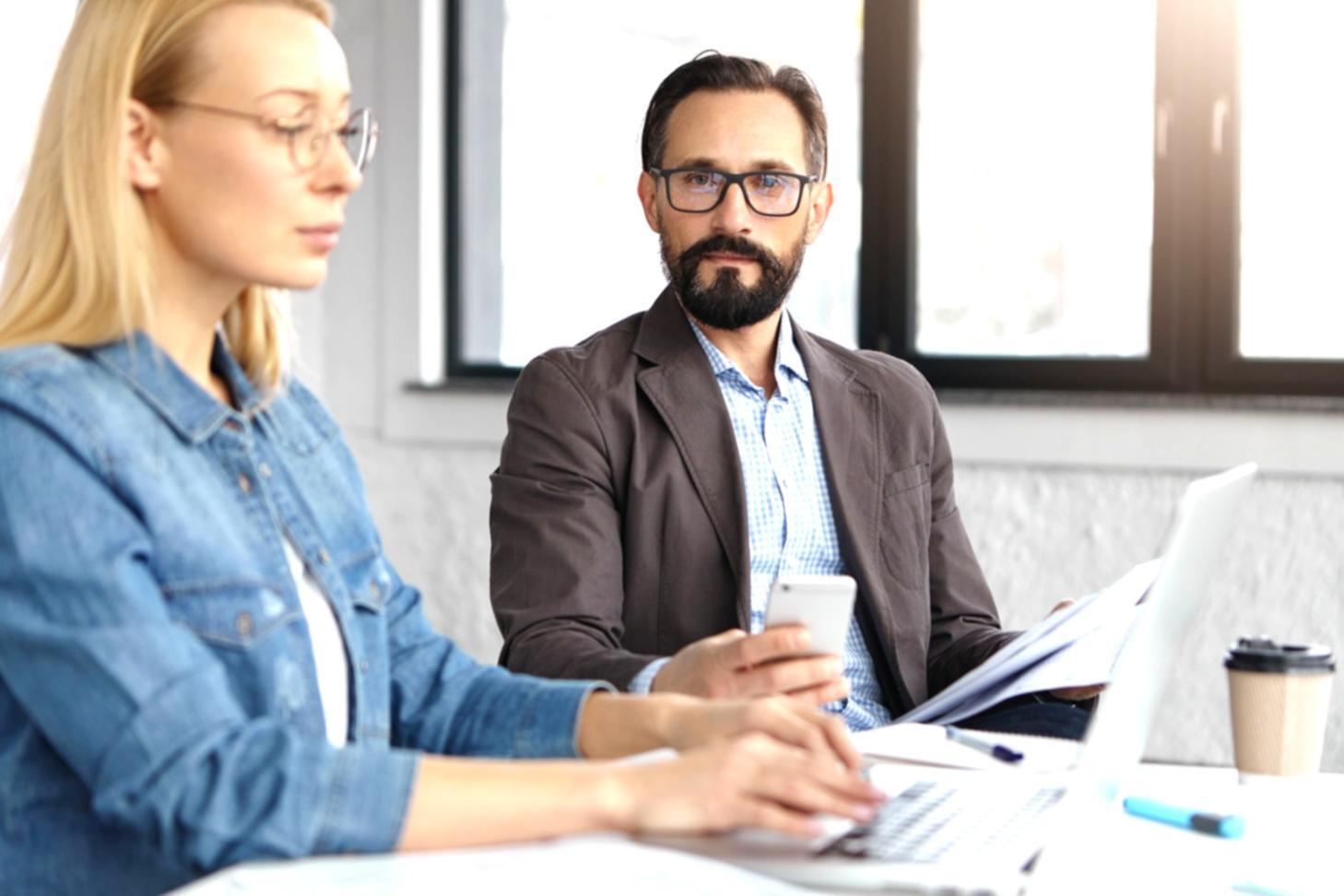 Moderne Finanzplanung mit digitalen Tools und persönlicher Beratung